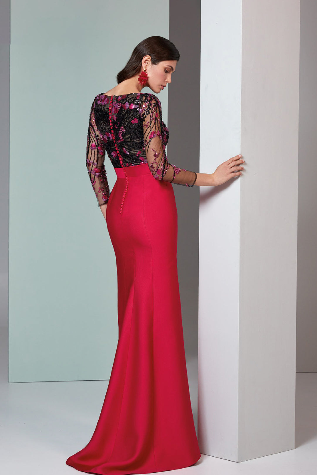 V-Neckline Dress with Ruffled Armholes And Crystal Brooch