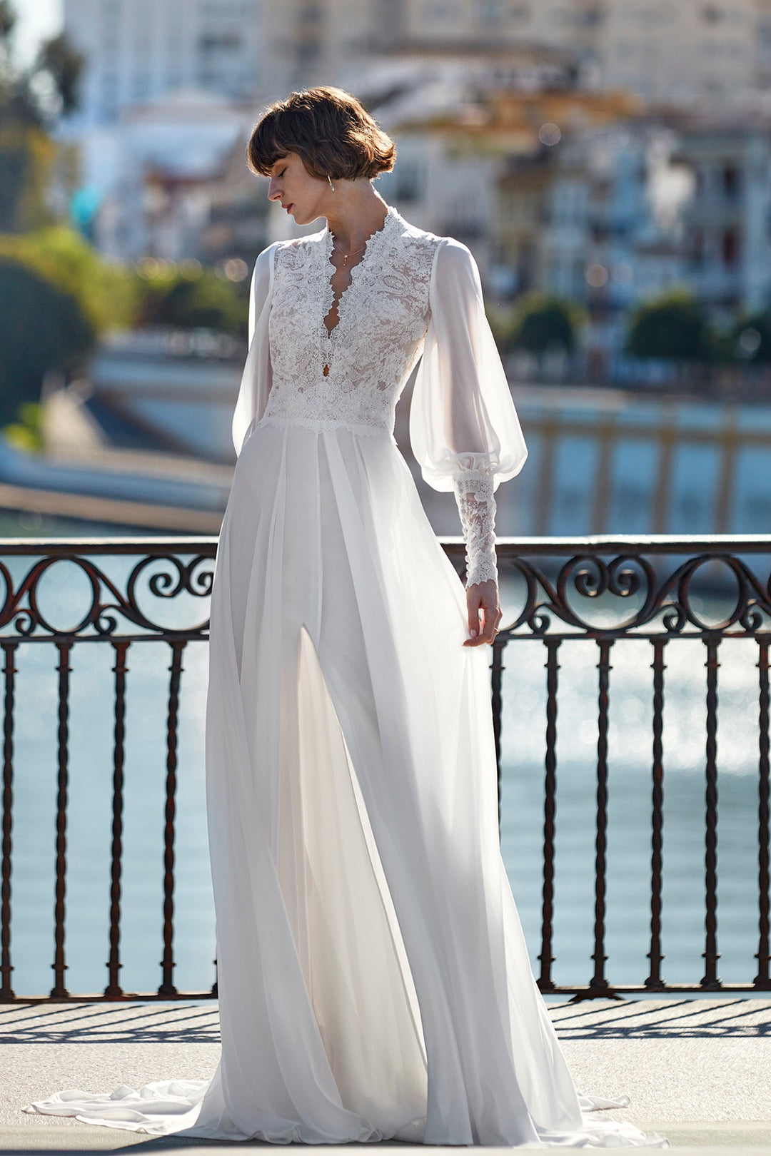 Feminine Gown with Lace and Soft Skirt White / FR 50 Feminine Gown with Lace and Soft Skirt White / FR 50