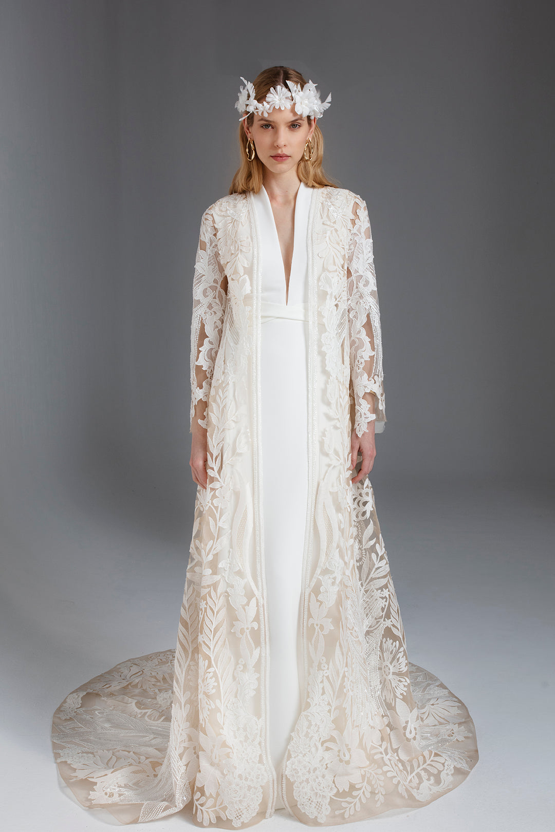 Straight Wedding Dress with V-Neckline and Lace Coat M.R DESIGN Straight Wedding Dress with V-Neckline and Lace Coat M.R DESIGN