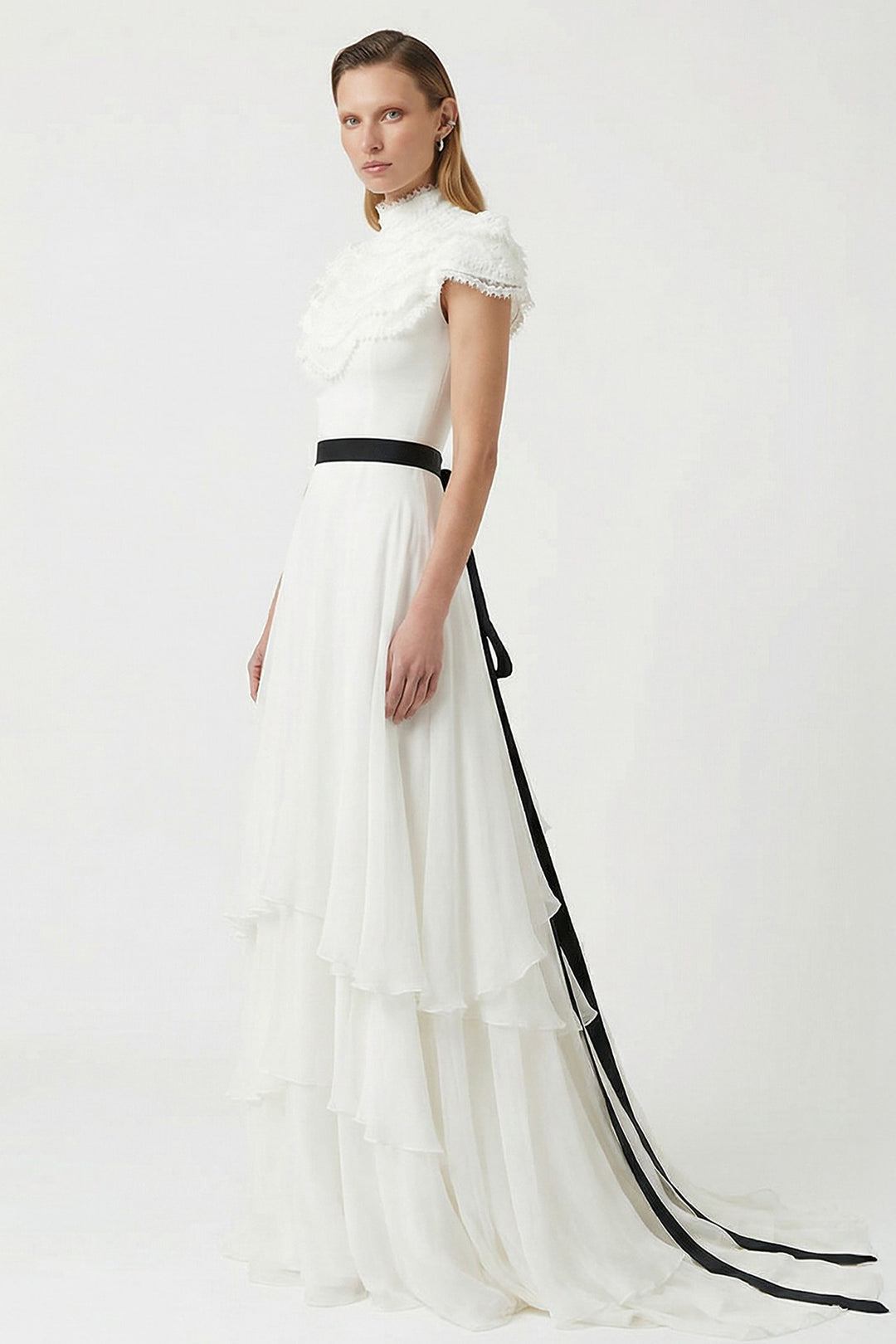 Wedding Dress with Raised Shoulders and Ribbon