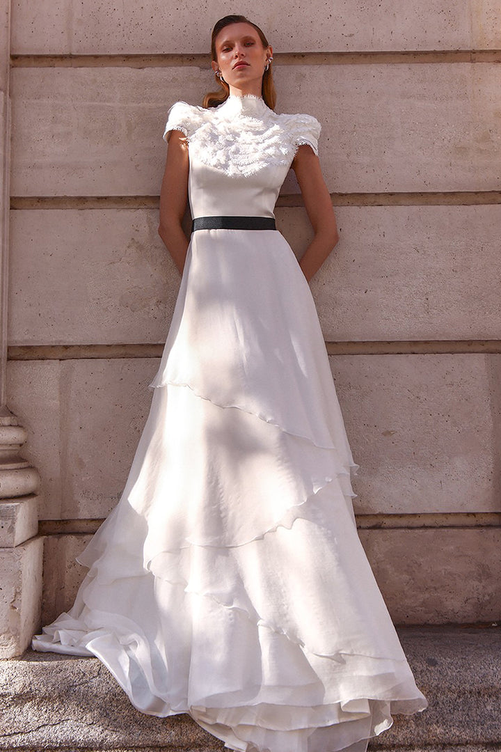 Wedding Dress with Raised Shoulders and Ribbon