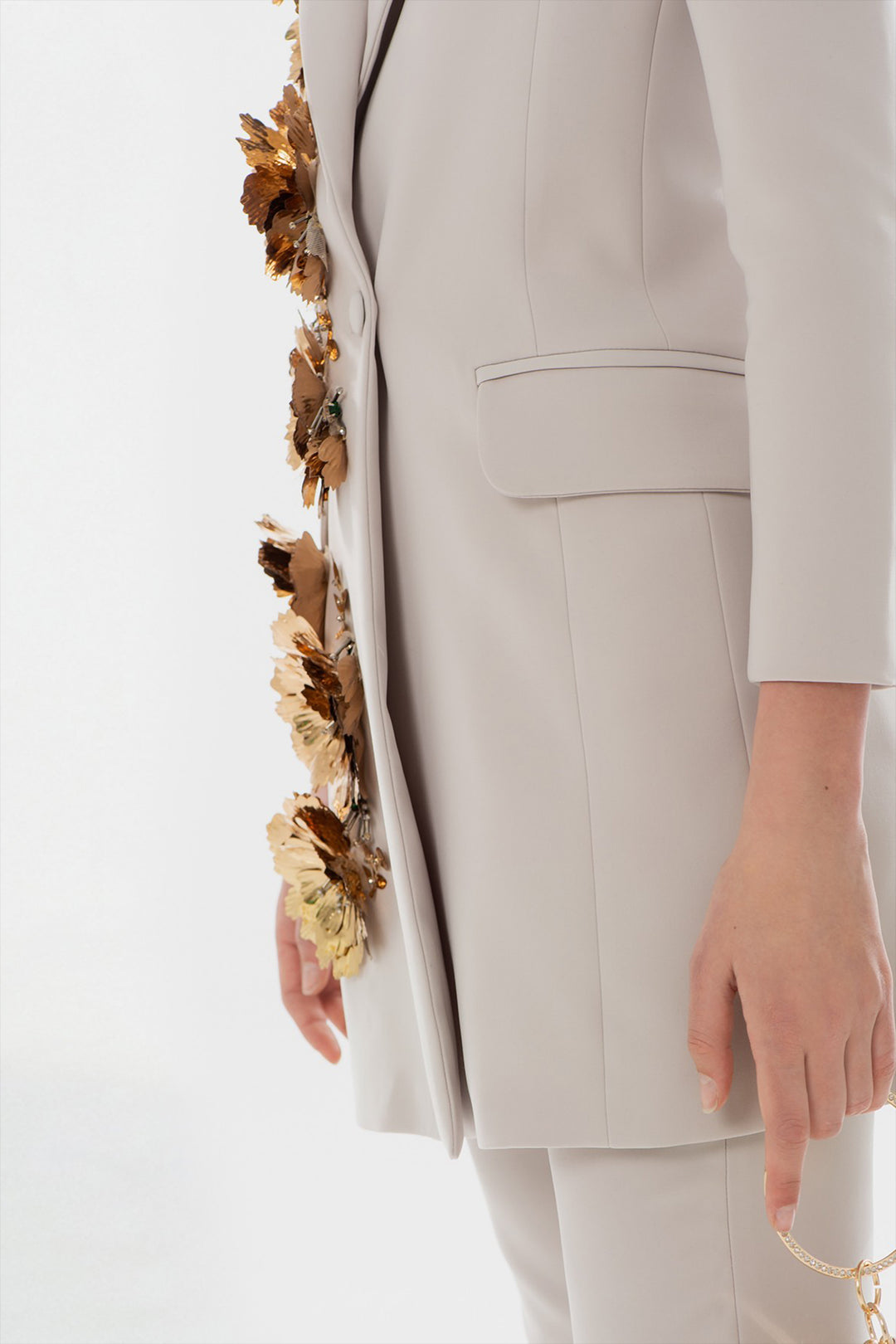 3D Floral Ornament Pants with Slim Cut and High-Waisted Blazer