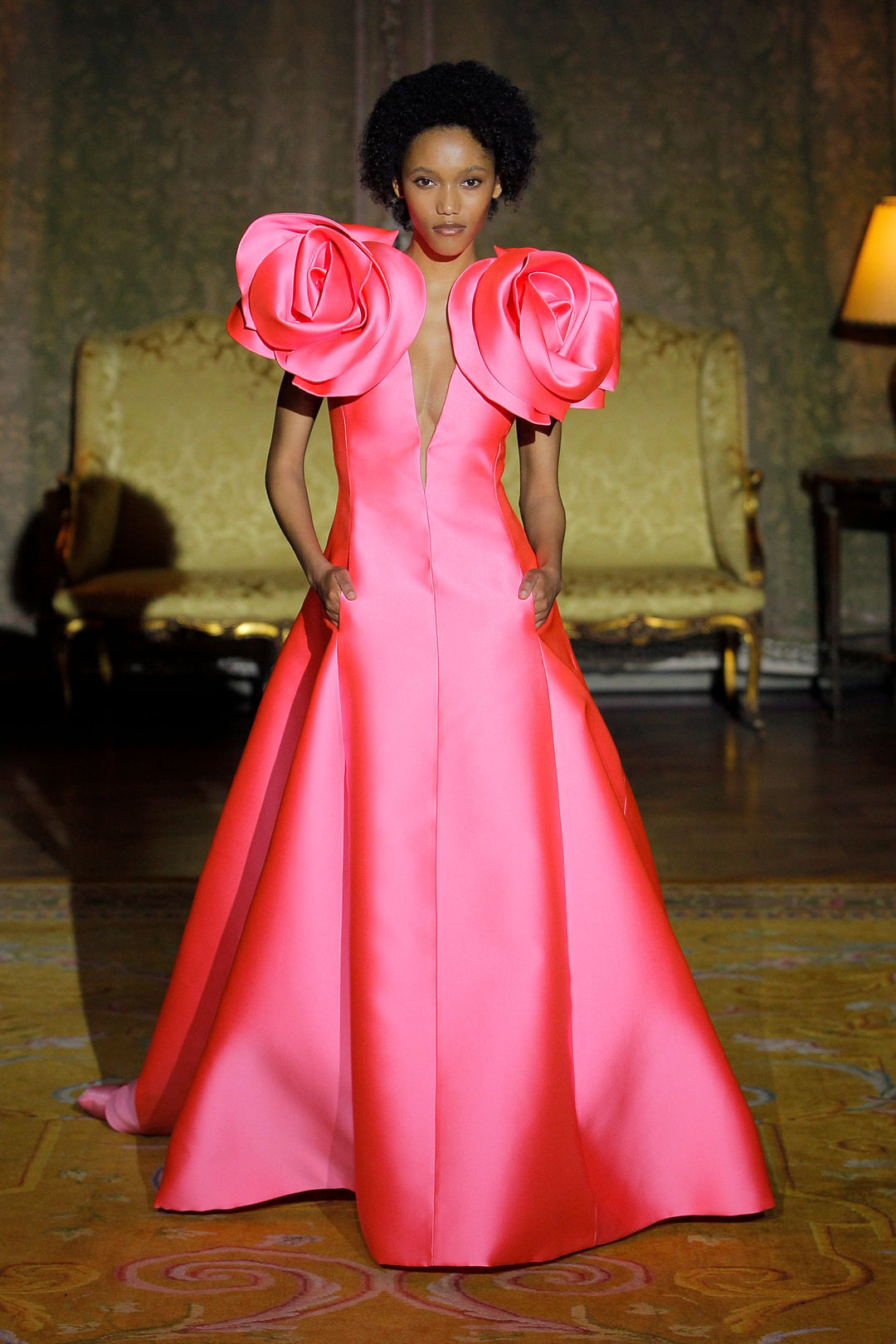 فستان الأميرة بلا أكمام مع الكشكشة الوردية