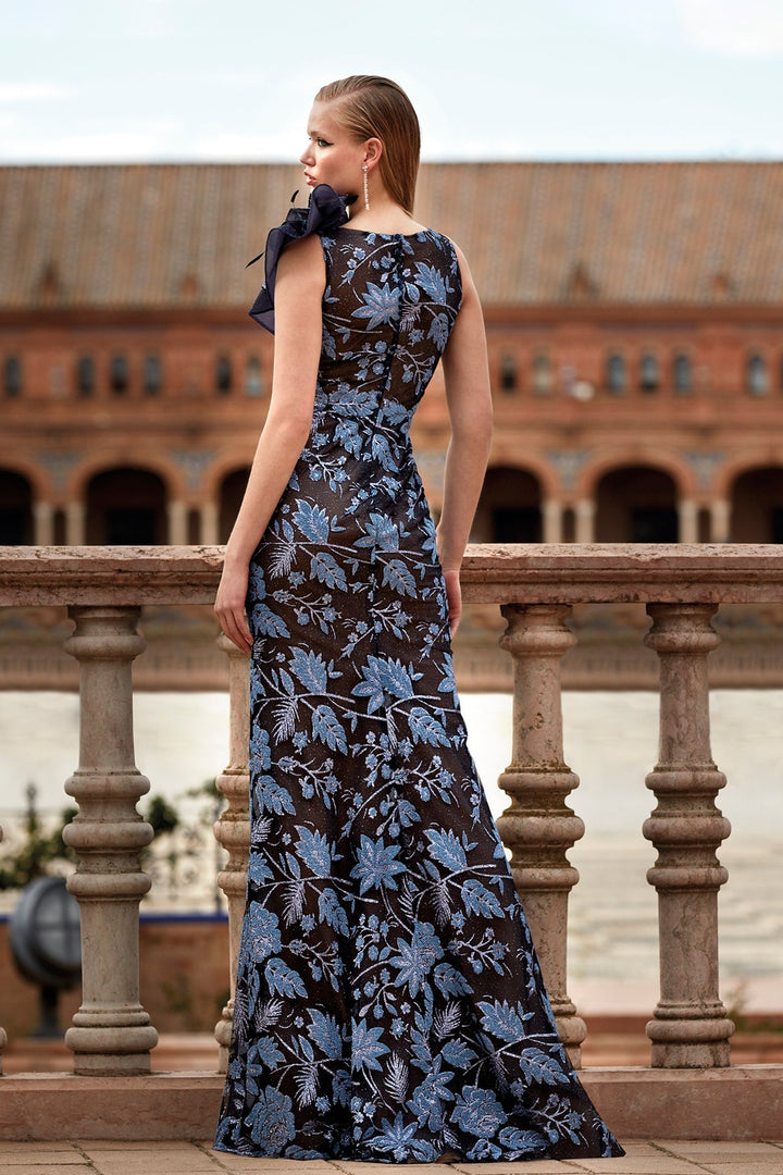 Sleeveless fitted dress in floral fabric