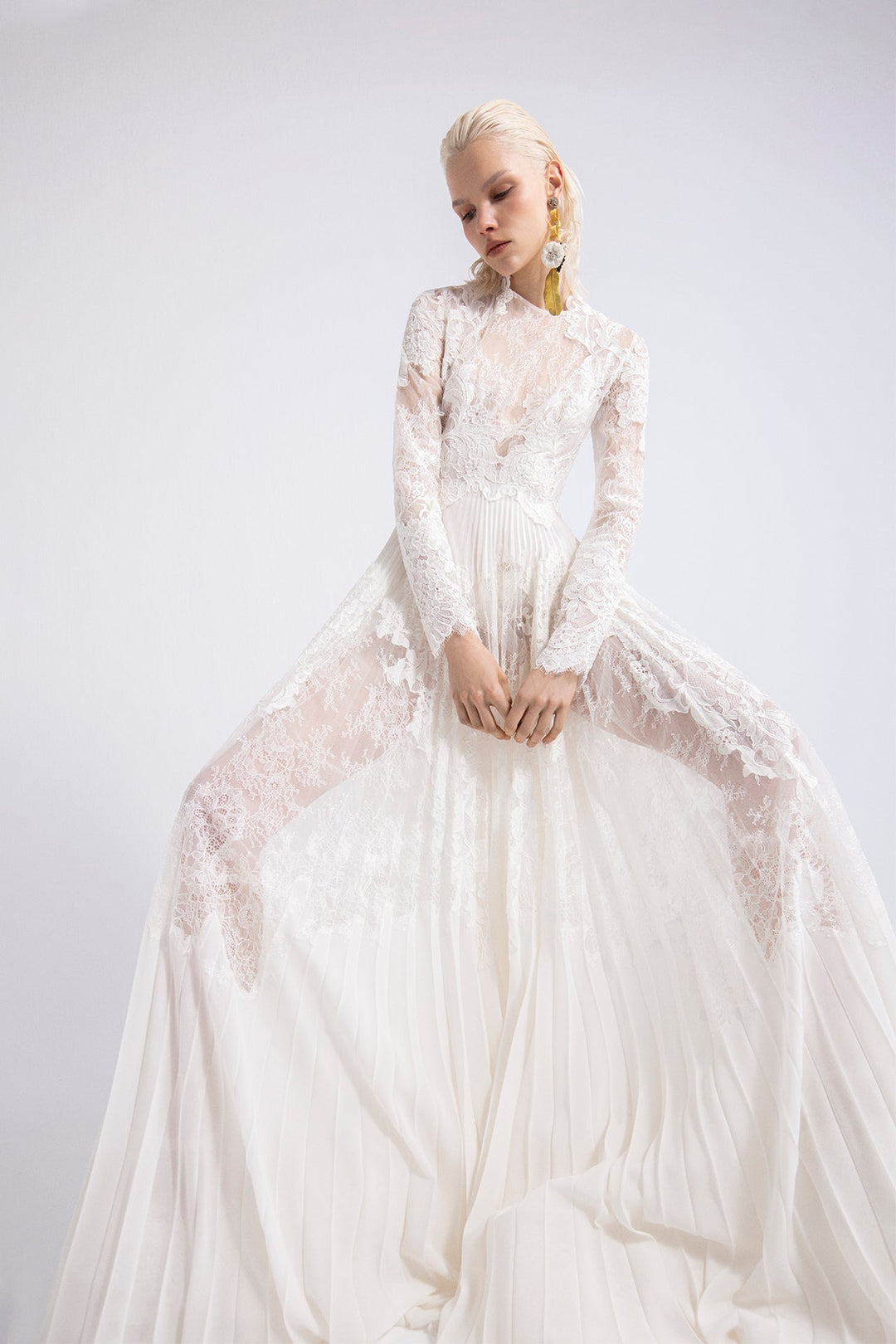 Chantilly Lace Long-Sleeved Flared Dress M.R DESIGN Chantilly Lace Long-Sleeved Flared Dress M.R DESIGN