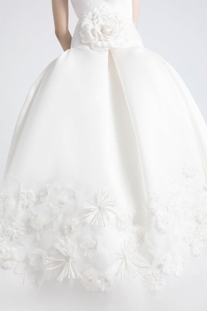 فستان زفاف الأميرة بدون حمالات مع الزهور