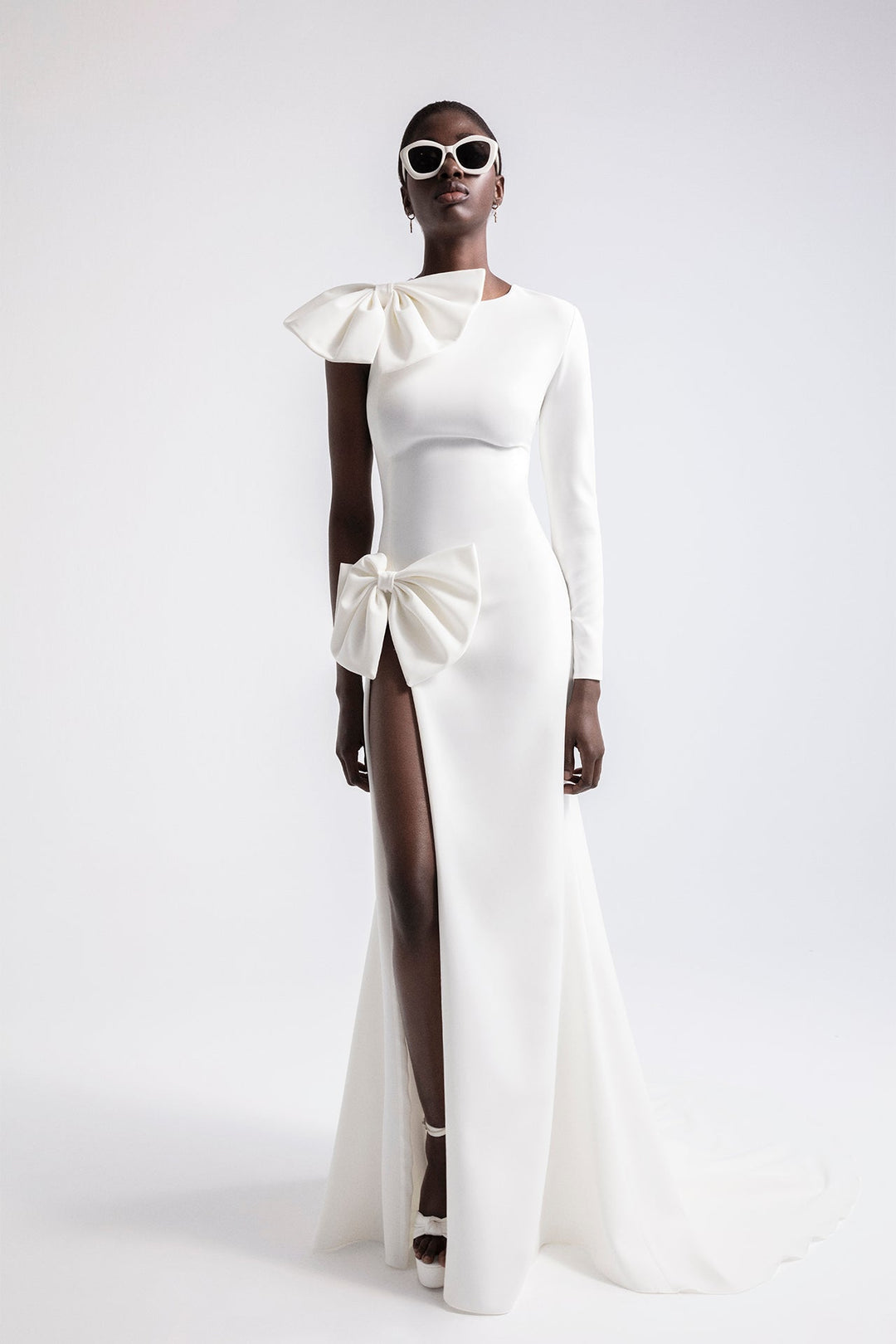 Crepe Asymmetrical Mermaid Wedding Dress White / FR 42 Crepe Asymmetrical Mermaid Wedding Dress White / FR 42